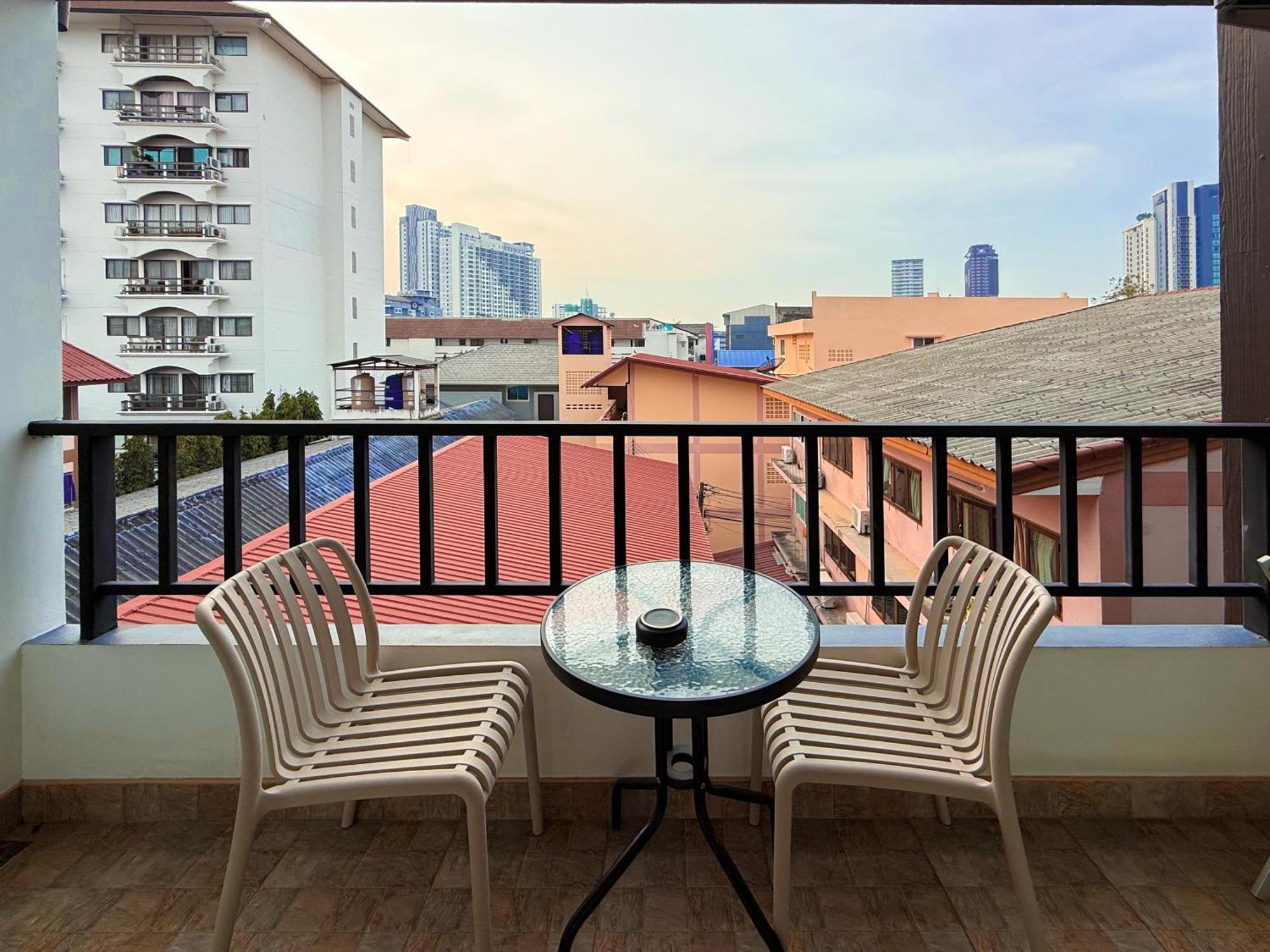 Nalanta Hotel Pattaya Exterior foto